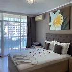 Gallery L Апартаменты *