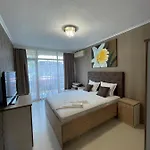 Gallery L Апартаменти *